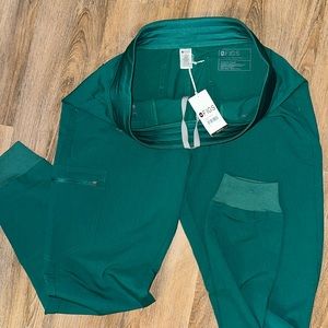 Fig Scrubs hunter green